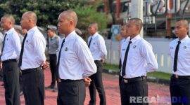 Captiom: tujuh CPNS baru saat mengikuti apel di halaman kantor Lapas Narkotika Pamekasan, (foto istimewa). 