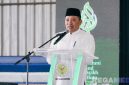 Caption: Bupati Sampang H.Slamet Junaidi sampaikan sambutan saat acara silaturahmi dan haul masyayikh Ponpes Bata-Bata, (sumber foto: Prokopim Pemkab Sampang). 