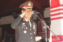 Caption: Kapolres Sampang AKBP Hartono saat pimpin upacara HUT Bhayangkara ke-79, (sumber foto: Humas Polres Sampang). 
