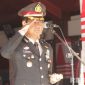 Caption: Kapolres Sampang AKBP Hartono saat pimpin upacara HUT Bhayangkara ke-79, (sumber foto: Humas Polres Sampang). 
