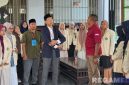 Caption: bersama dosen pendamping, mahasiswi Universitas Annuqayah Fakultas Ushuluddin Sumenep diberi arahan petugas Lapas Narkotika Pamekasan. 