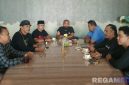 Caption: rapat pembentukan panitia pemilihan Ketua Persatuan Wartawan Sampang (PWS) periode 2025-2027, (dok. regamedianews). 