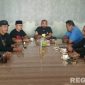 Caption: rapat pembentukan panitia pemilihan Ketua Persatuan Wartawan Sampang (PWS) periode 2025-2027, (dok. regamedianews). 