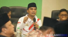 Caption: Bupati Bangkalan (Lukman Hakim). 