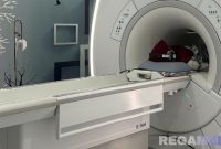 Caption: mulai beroperasi, tampak pasien mendapat layanan MRI RSUD dr.Mohammad Zyn Sampang, (dok. regamedianews). 