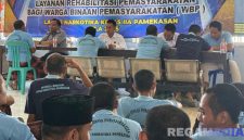 Caption: proses skrining rehabilitasi terhadap ratusan narapidana Lapas Narkotika Pamekasan. 