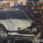 Caption: mobil Daihatsu Ayla yang terlibat kecelakaan adu banteng dengan sepeda motor, tampak ringsek, (sumber foto: Humas Polres Sampang). 