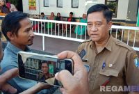 Caption: Plt Direktur RSUD dr.Mohammad Zyn Sampang, dr.Bhakti Setiyo Tunggal, saat diwawancara usai kunjungan Menkes RI, (dok. regamedianews). 