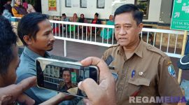 Caption: Plt Direktur RSUD dr.Mohammad Zyn Sampang, dr.Bhakti Setiyo Tunggal, saat diwawancara usai kunjungan Menkes RI, (dok. regamedianews). 