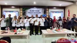 Caption: pose bersama pihak RSUD dr.H. Slamet Martodirdjo (Smart) Pamekasan dengan tim visitasi izin operasional, (dok. regamedianews). 