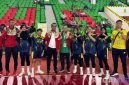 Caption: Bupati Bangkalan Lukman Hakim dan Wakil Bupati Bangkalan Fauzan Ja'far, pose bersama atlet KONI Bangkalan yang ikut diajang Porprov Jatim 2025, (dok. regamedianews). 