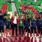 Caption: Bupati Bangkalan Lukman Hakim dan Wakil Bupati Bangkalan Fauzan Ja'far, pose bersama atlet KONI Bangkalan yang ikut diajang Porprov Jatim 2025, (dok. regamedianews). 