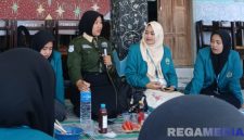 Caption: berlangsungnya pelatihan tentang pembuatan dan manfaat POC PSB oleh mahasiswa KKN-T 12 Universitas Islam Madura, (dok. regamedianews). 