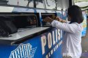 Caption: uji coba perberlakuan Layanan SIM Keliling di sekitar Alun-Alun Trunojoyo Sampang oleh Satpas Satlantas Polres Sampang, (dok. regamedianews). 