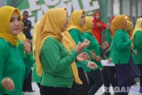 Caption: antusias ibu-ibu PIPAS korwil Madura saat mengikuti senam bersama Ketua PIPAS Jatim, di Lapas Narkotika Pamekasan. 