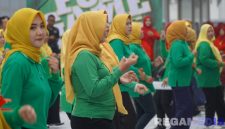 Caption: antusias ibu-ibu PIPAS korwil Madura saat mengikuti senam bersama Ketua PIPAS Jatim, di Lapas Narkotika Pamekasan. 