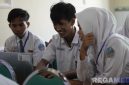 Caption: terlihat semangat pelajar mengikuti TechnoFest 2025, dilaksanakan di Aula Sirojuddin Universitas Islam Madura (UIM). 