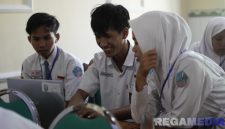 Caption: terlihat semangat pelajar mengikuti TechnoFest 2025, dilaksanakan di Aula Sirojuddin Universitas Islam Madura (UIM). 