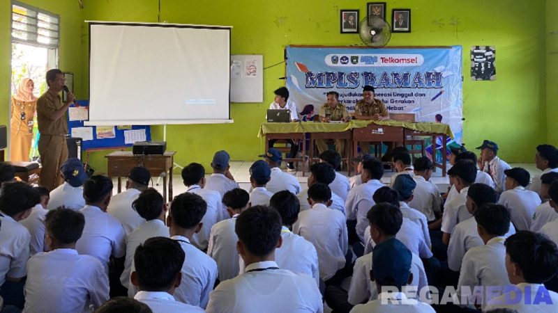 Caption: berlangsungnya sosialisasi P4GN kepada pelajar SMAN 3 Sampang saat MPLS, (dok. regamedianews). 