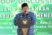 Caption: Wakil Bupati Sumenep KH.Imam Hasyim, saat sambutan dalam acara forum group discussion, (sumber foto: Sumenep.go.id). 
