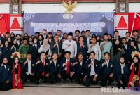 Caption: Pengurus HIMASA UTM Periode 2025-2026, pose bersama Bupati Sampang H.Slamet Junaidi, di Pendopo Trunojoyo, (dok. Prokopim Pemkab Sampang). 