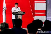 Caption: Bupati Sampang H.Slamet Junaidi sampaikan sambutan dan arahan kepada pengurus HIMASA UTM, (dok. Prokopim Pemkab Sampang). 