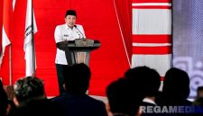 Caption: Bupati Sampang H.Slamet Junaidi sampaikan sambutan dan arahan kepada pengurus HIMASA UTM, (dok. Prokopim Pemkab Sampang). 