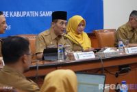 Caption: Pemkab Sampang saat rakor pembinaan pemerintah digital dan pemantauan SPBE, (sumber foto: Diskominfo Sampang). 