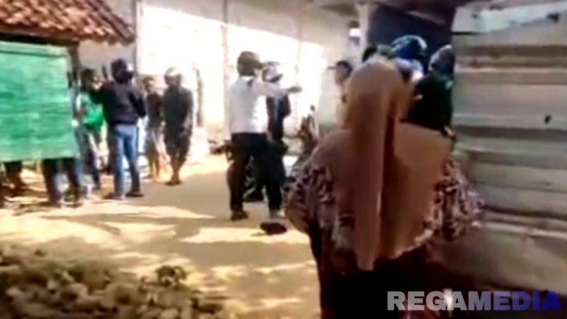 Caption: potongan video viral, saat polisi melakukan penangkapan terhadap terduga bandar narkoba, (dok. regamedianews). 
