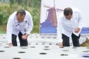 Caption: Menteri Imipas (Agus Andrianto), menanam bibit edamame dan kubis di lahan SAE L’Sima, Kabupaten Malang, (foto istimewa). 