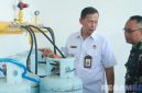 Caption: Penasehat Khusus Presiden Bidang Politik, Hukum, dan Keamanan (Jenderal Erwin Charara Rusmana), saat mengecek fasilitas dapur SPPG di Bangkalan, (dok. regamedianews). 
