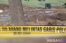 Caption: tampak di lokasi tewasnya tiga orang pekerja tambang di Desa Ibarat, masih terpasang garis polisi, (dok. Mohamad Yusrianto Panu). 