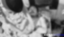 Caption: Tim Inafis Polres Pamekasan  melakukan pemeriksaan terhadap korban pembunuhan di Desa Ambeder, (dok. regamedianews). 