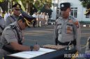 Caption: prosesi penandatanganan serah terima jabatan sejumlah pejabat utama Polres Sampang, (dok. Humas Polri). 