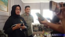 Caption: Kepala Kejaksaan Negeri Sampang, Fadilah Helmi, saat diwawancara awak media perihal program yang ada di desa, (dok. regamedianews). 