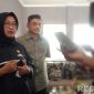 Caption: Kepala Kejaksaan Negeri Sampang, Fadilah Helmi, saat diwawancara awak media perihal program yang ada di desa, (dok. regamedianews). 