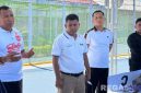 Caption: petugas Lapas Narkotika Pamekasan memberikan arahan, sebelum mendistribusikan peralatan mandi kepada warga binaan. 