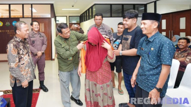 Caption: Kejari Bangkalan selesaikan dua perkara tindak pidana ringan di Rumah Restorative Justice UTM. 