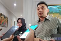Cation: Kasi Intel Kejaksaan Negeri Sampang, Diecky E.K Andriyansyah, diwawancara awak media terkait Dana Desa, (dok. regamedianews). 