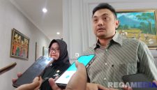 Cation: Kasi Intel Kejaksaan Negeri Sampang, Diecky E.K Andriyansyah, diwawancara awak media terkait Dana Desa, (dok. regamedianews). 