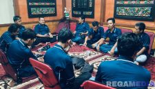 Caption: Serikat Media Siber Indonesia (SMSI) Kabupaten Sampang saat rapat koordinasi, (dok. regamedianews). 