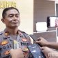 Caption: Plh Kasi Humas Kepolisian Resor Sampang (AKP Eko Puji Waluyo), saat diwawancara awak media. 