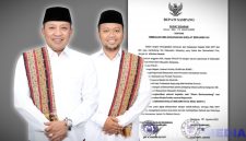 Caption: Bupati Sampang H. Slamet Junaidi - Wakil Bupati Sampang H. Ahmad Mahfud, (dok. regamedianews). 