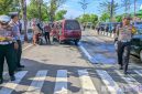 Caption: Satlantas Polres Sampang saat gelar Operasi Patuh Semeru 2025 di Jl.Jaksa Agung Suprapto, (dok. Polantas Sampang). 