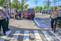 Caption: Satlantas Polres Sampang saat gelar Operasi Patuh Semeru 2025 di Jl.Jaksa Agung Suprapto, (dok. Polantas Sampang). 