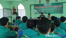 Caption: berlangsungnya workshop Program Pemberdayaan Masyarakat Oleh Masyarakat (PMM) bagi mahasiswa Universitas Islam Madura (UIM). 