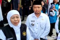 Caption: didampingi Wabup Sampang Ra Mahfud, Gubernur Jatim Khofifah Indar Parawansa diwawancara awak media, (dok. regamedianews). 
