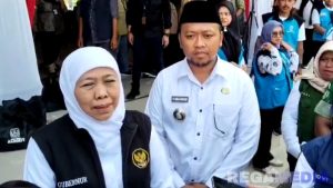Khofifah ‘Sapa Bansos’ di Sampang