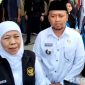 Caption: didampingi Wabup Sampang Ra Mahfud, Gubernur Jatim Khofifah Indar Parawansa diwawancara awak media, (dok. regamedianews). 