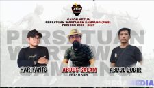 Caption: pamflet tiga calon ketua Persatuan Wartawan Sampang periode 2025-2027, (dok. regamedianews). 
